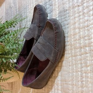 White Mountain Skipper Suede Loafer